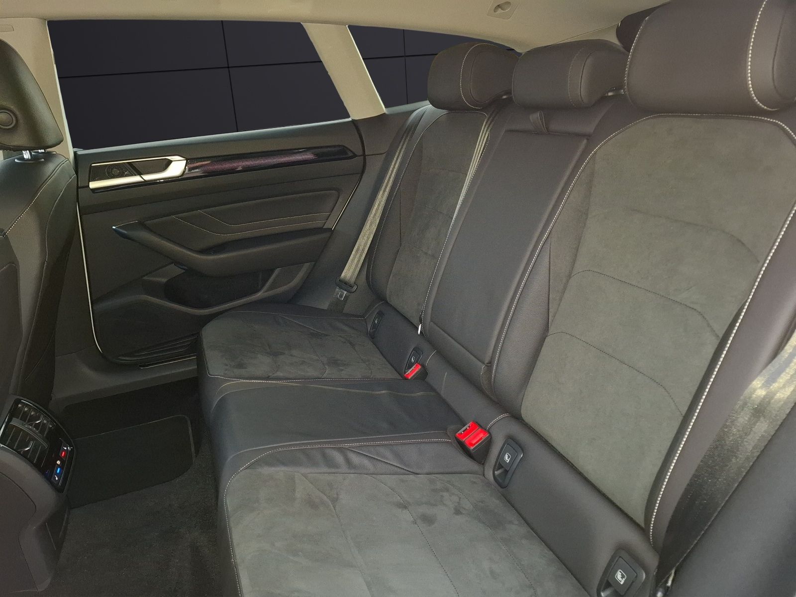 Fahrzeugabbildung Volkswagen Arteon SB TSI Elegance DSG LED Navi AID ACC RFK