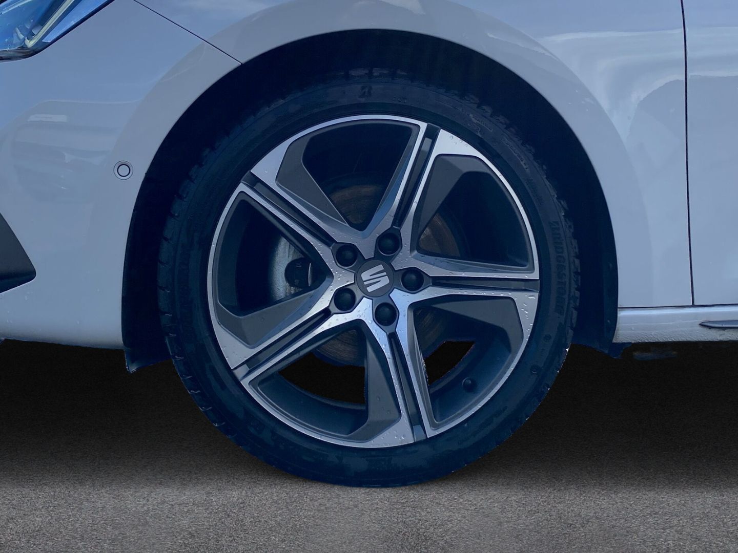 Fahrzeugabbildung SEAT Leon FR Plus 1.5 TSI*NAVI*SHZ*PDC*Full-Link*