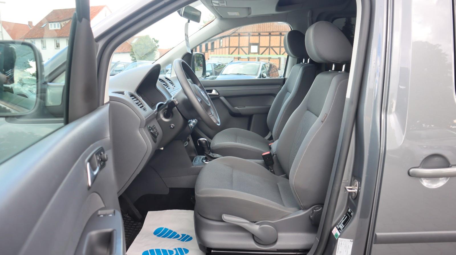 Volkswagen Caddy 1.6 TDI DSG Rollstuhlrampe R.Cam StandHz.