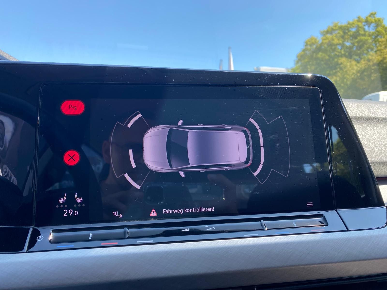 Fahrzeugabbildung Volkswagen Golf VIII 2.0d Life VIRTU+LED+NAVI+SHZ+ACC+PDC+