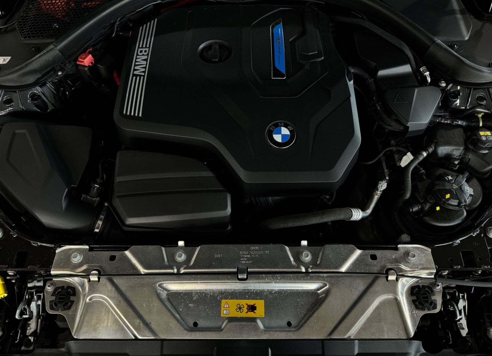 Fahrzeugabbildung BMW 320e HiFi DAB Alarm Fernlichtas Leder LED Sport