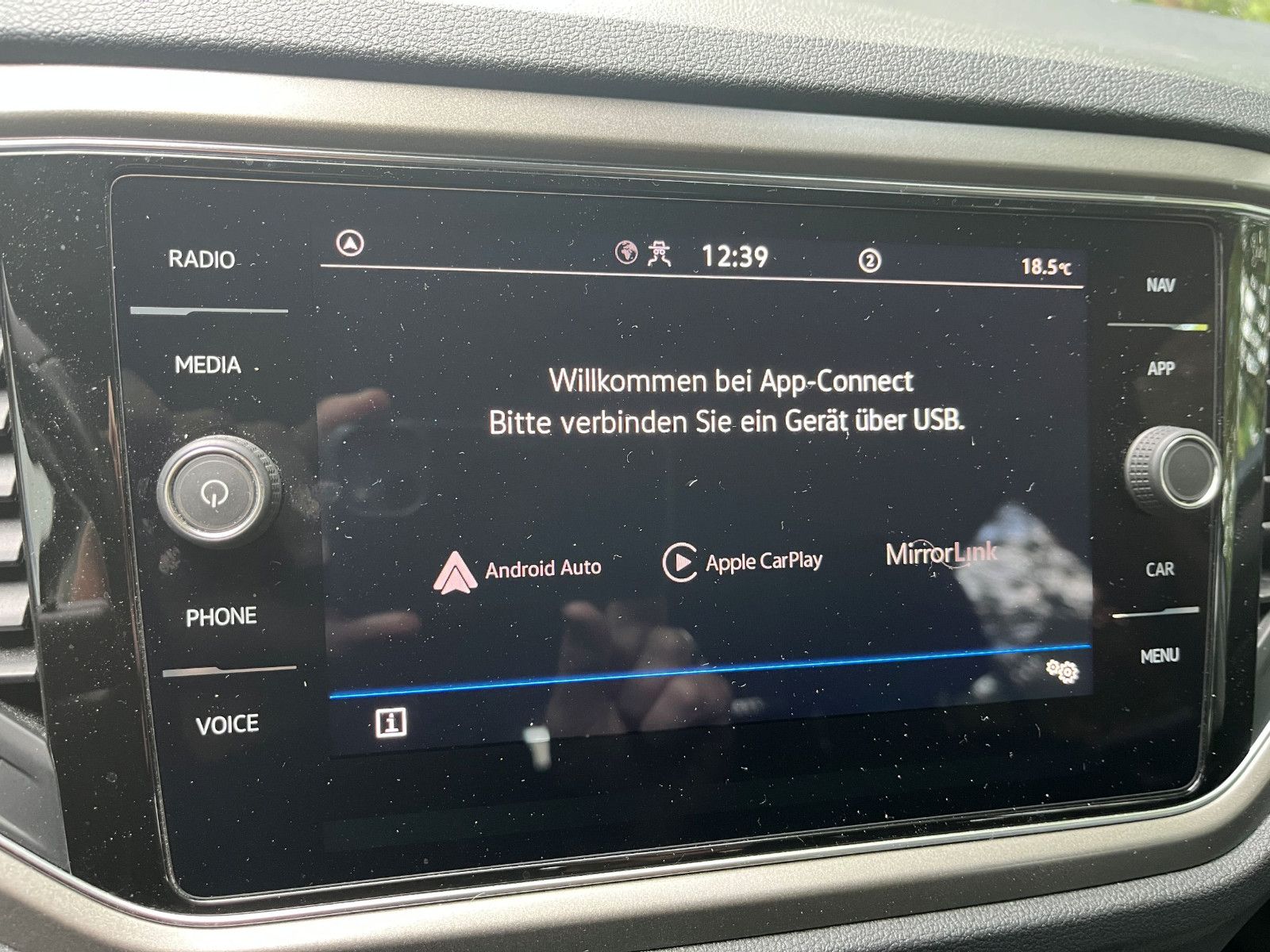 Fahrzeugabbildung Volkswagen T-Roc Style 1,5 TSI PDC LED ALU SHZ ACC UVM