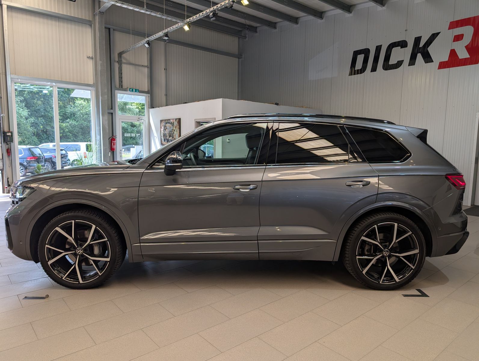 Fahrzeugabbildung Volkswagen Touareg 3.0TDI 4M R-Line VOLL Black 22" UPE 114T