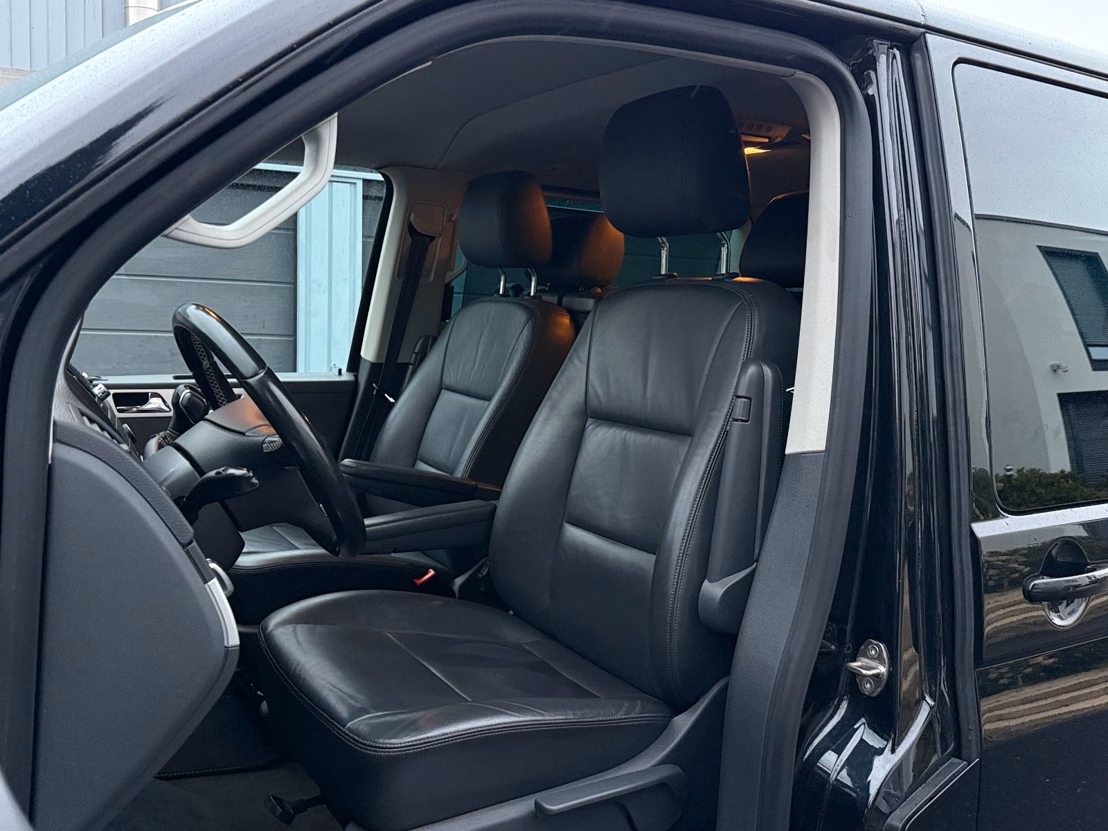 VOLKSWAGEN T5 MULTIVAN 2.0 TDI 180ch 4MOTION - CUIR NAPPA - 7 PLACES - CAMÉRA - GPS - ATTELAGE