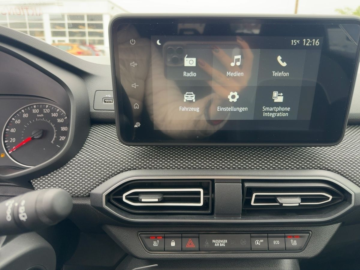 Fahrzeugabbildung Dacia Jogger Expression TCe 110 7-Sitzer SHZ Kamera