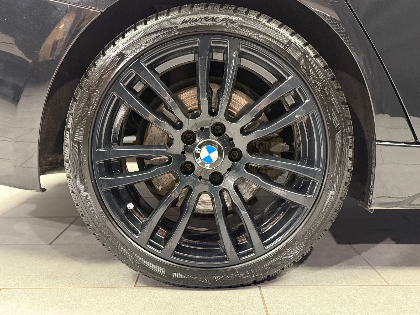 Fahrzeugabbildung BMW 335d xDrive Limo M Sport|H&K|PANO|HuD|VOLL