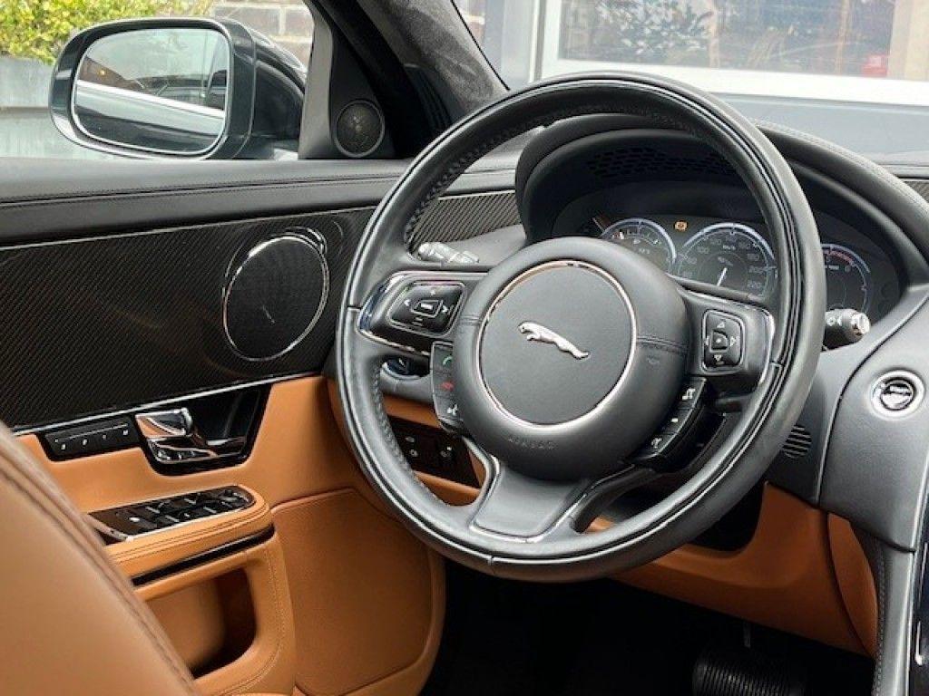 Jaguar XJ 3.0 V6 Diesel 275 ch – Design Edition Sport – Pano – 20" – Cuir – Caméra