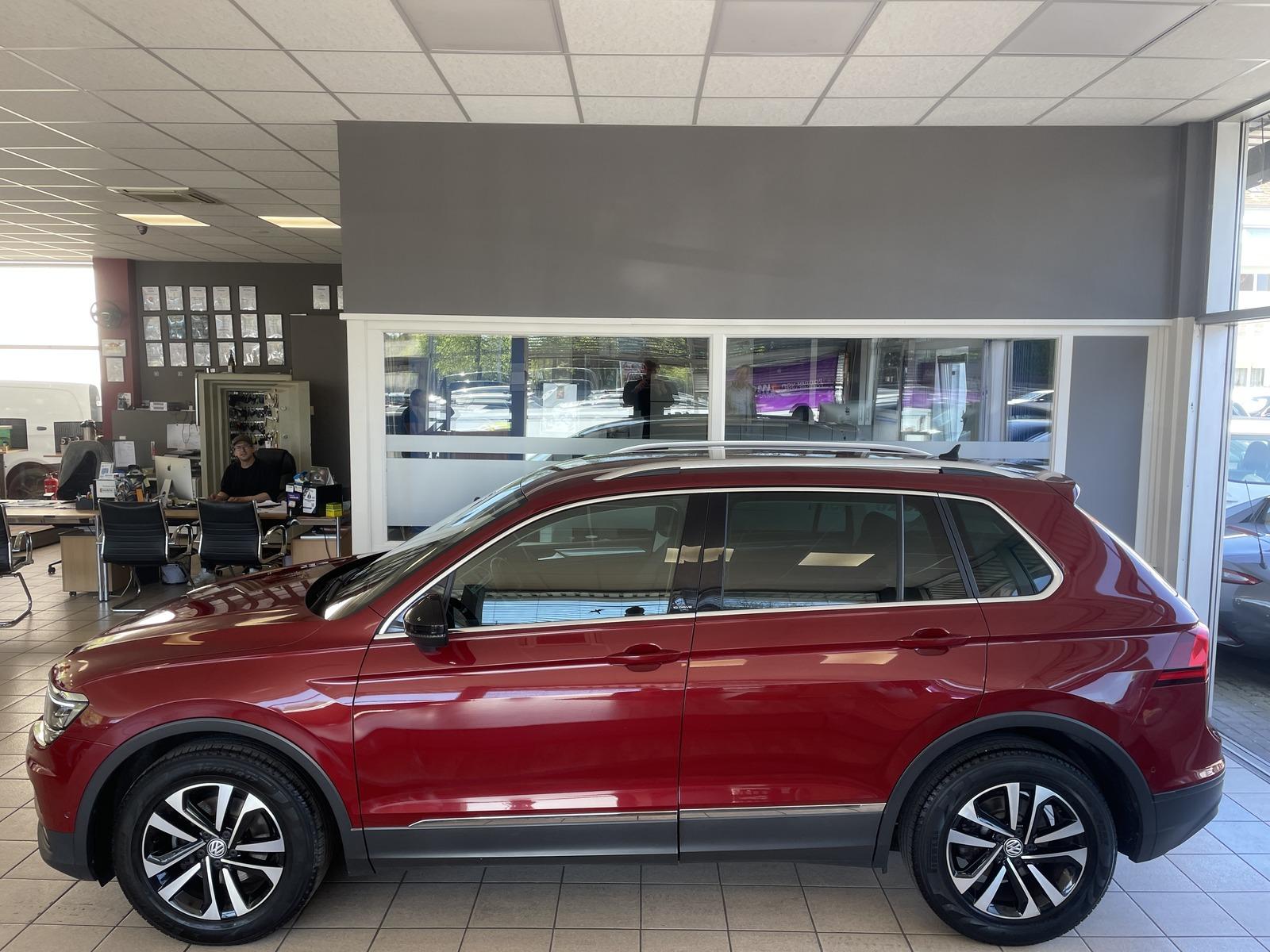 Volkswagen Tiguan IQ.DRIVE Auto Navi HUD SHZ ACC PDC 1.Hand