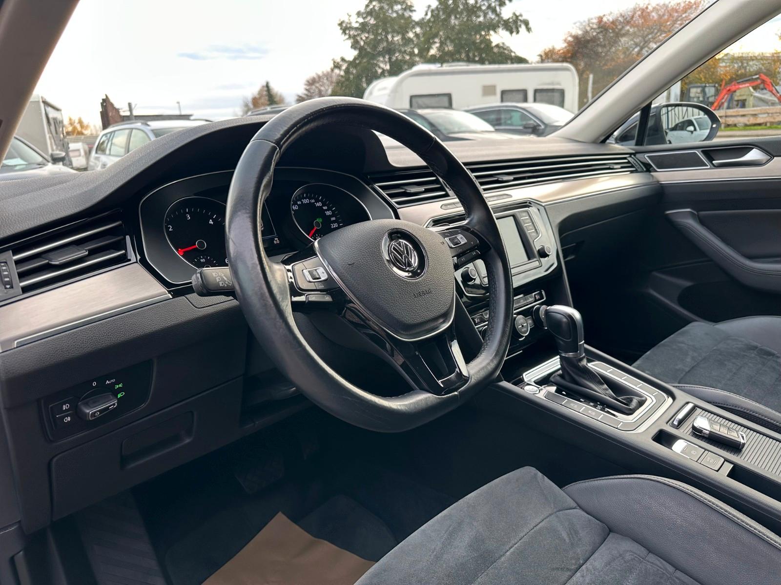 Volkswagen Passat Variant Highline / Massage/Matrix-LED/ACC