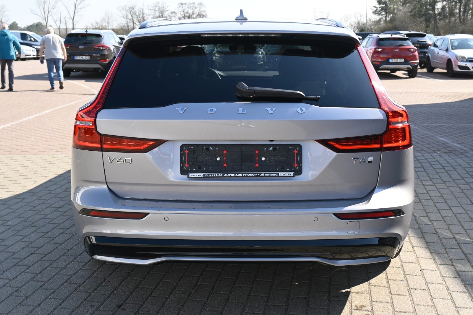 Fahrzeugabbildung Volvo V60 T6 AWD RC Plus Dark*PANO*360°*ACC*HuD*AHK
