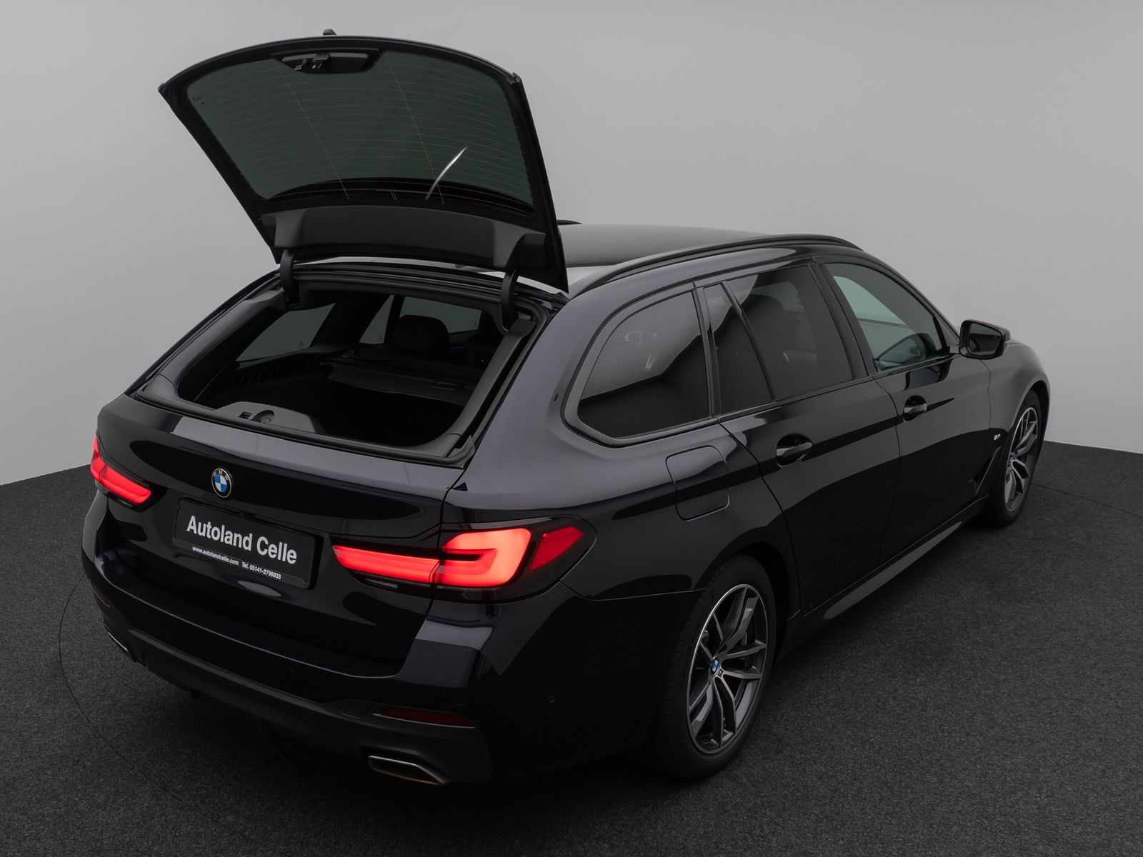 Fahrzeugabbildung BMW 530d xD M Sport Kamera HUD DAB H/K Komfort Alarm