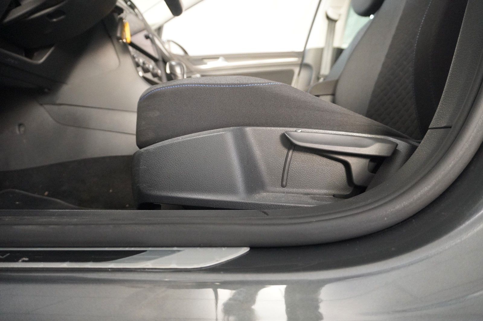 Fahrzeugabbildung Volkswagen Golf VII Lim. 2.0D JOIN NAVI/LED/KAMERA/DYNA./SH