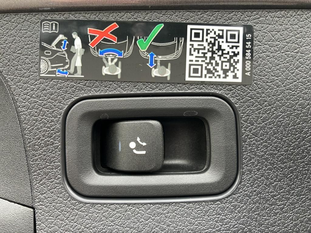 Fahrzeugabbildung Mercedes-Benz CLA 180 SB AMG*DISTR*MULTIB*360°KAM*TOTW*19Zoll