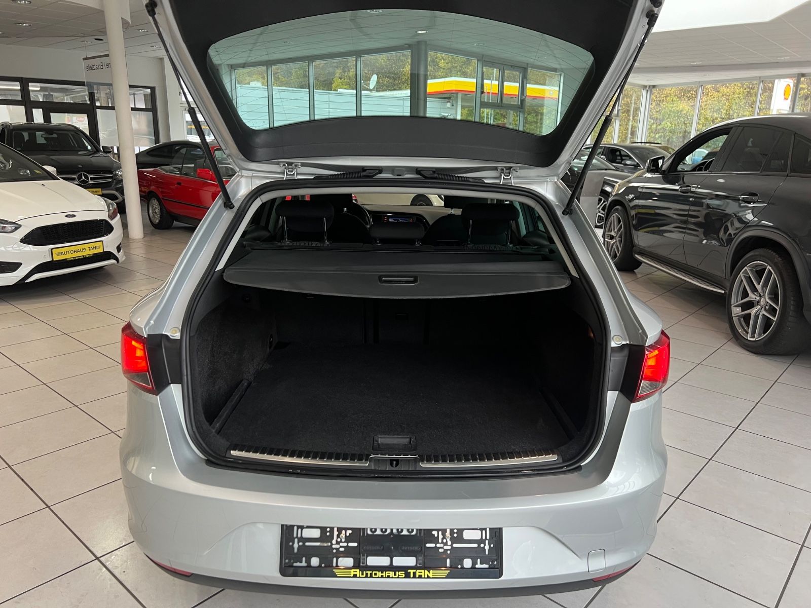 Fahrzeugabbildung SEAT Leon ST 1.6 TDI Style *NAVI*SITZHEIZUNG*