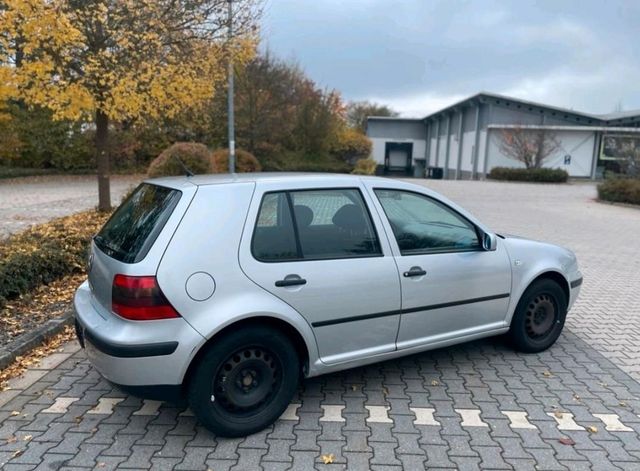 Volkswagen Vw Golf 1.4 Neu Tüv 09/2026 Einem Sehr gut...