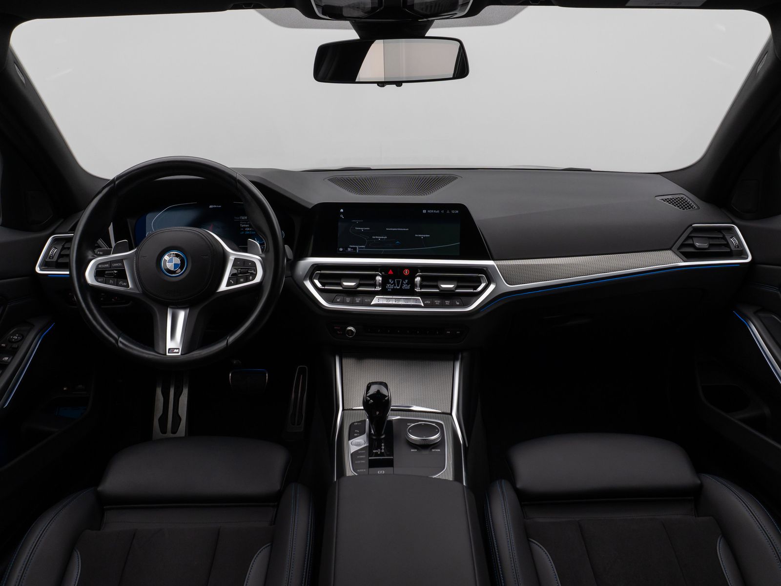 Fahrzeugabbildung BMW 330e  M Sport Laser Kamera HUD DAB HiFi Komfort