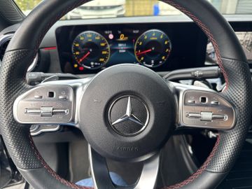 Bild 16 Mercedes-Benz A 180 A180 AMG LED Kamera MBUX PDC Teilleder
