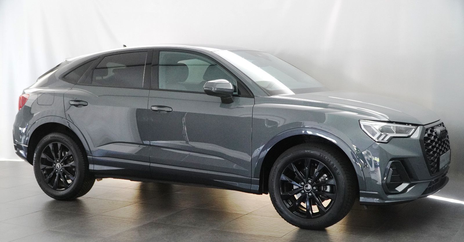 Audi Q3 Sportback Nanograu mit Optik-Paket S Line foto 9