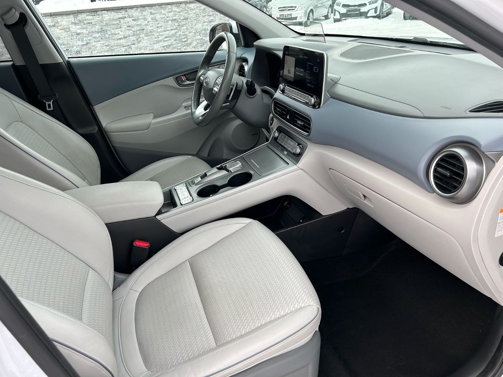 Fahrzeugabbildung Hyundai Kona Premium°64 kWh°Leder°CCS°HeadUp°1.Hand°