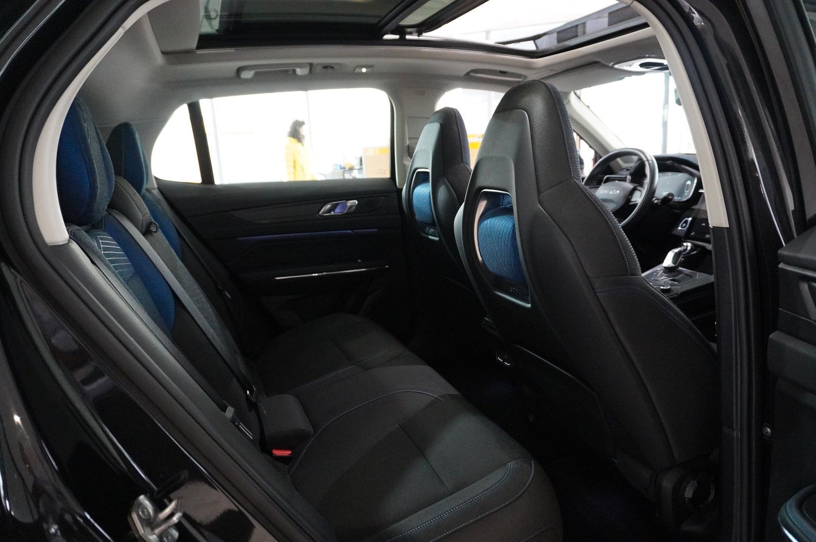 Fahrzeugabbildung Lynk&Co 01 1.5T HEV HYBRID NAVI/LED/SPORT/VIRT./PANO/DAB