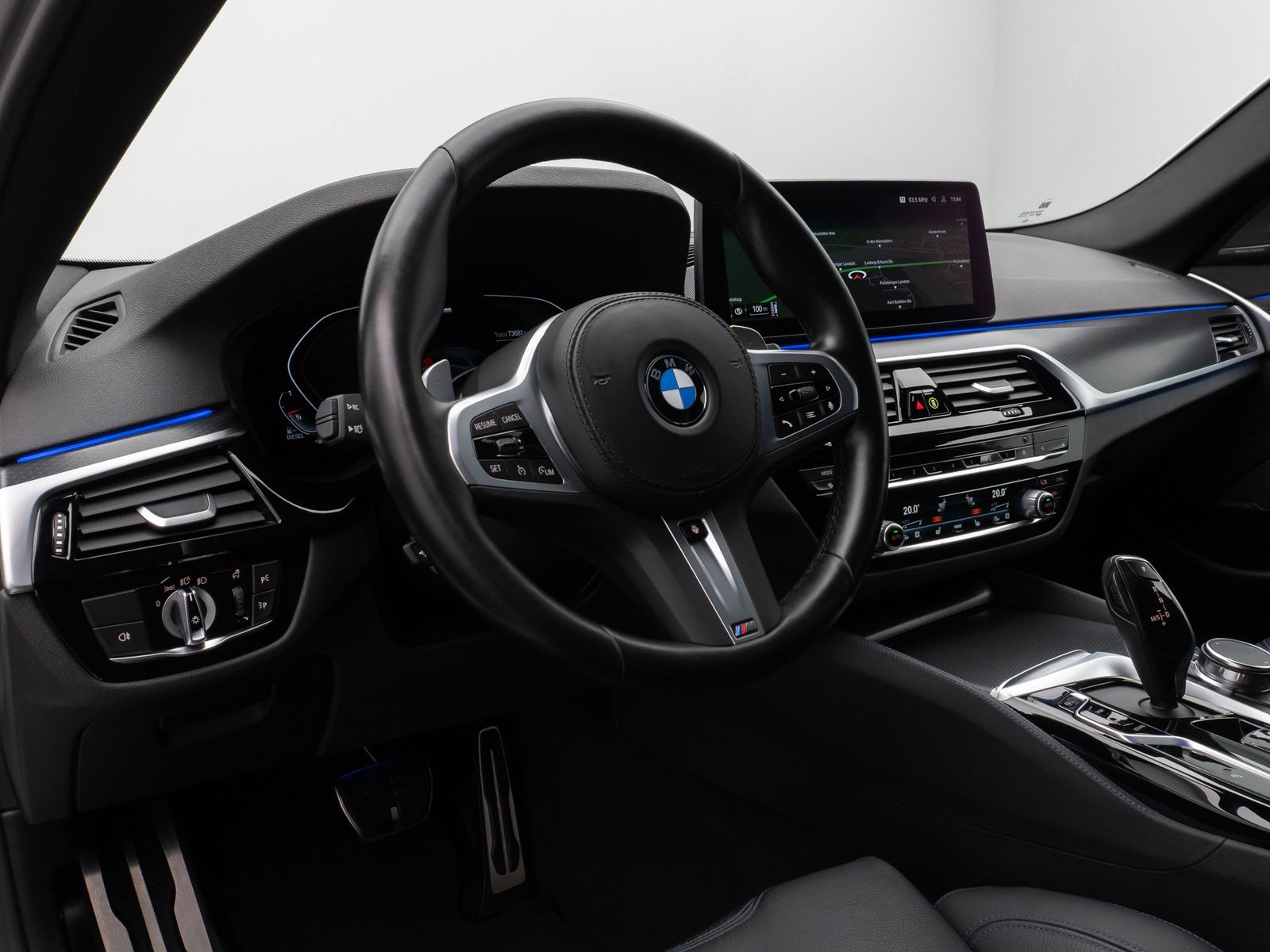 Fahrzeugabbildung BMW 540d xD M Sport Kamera DAB H/K AHK Alarm 20Zoll