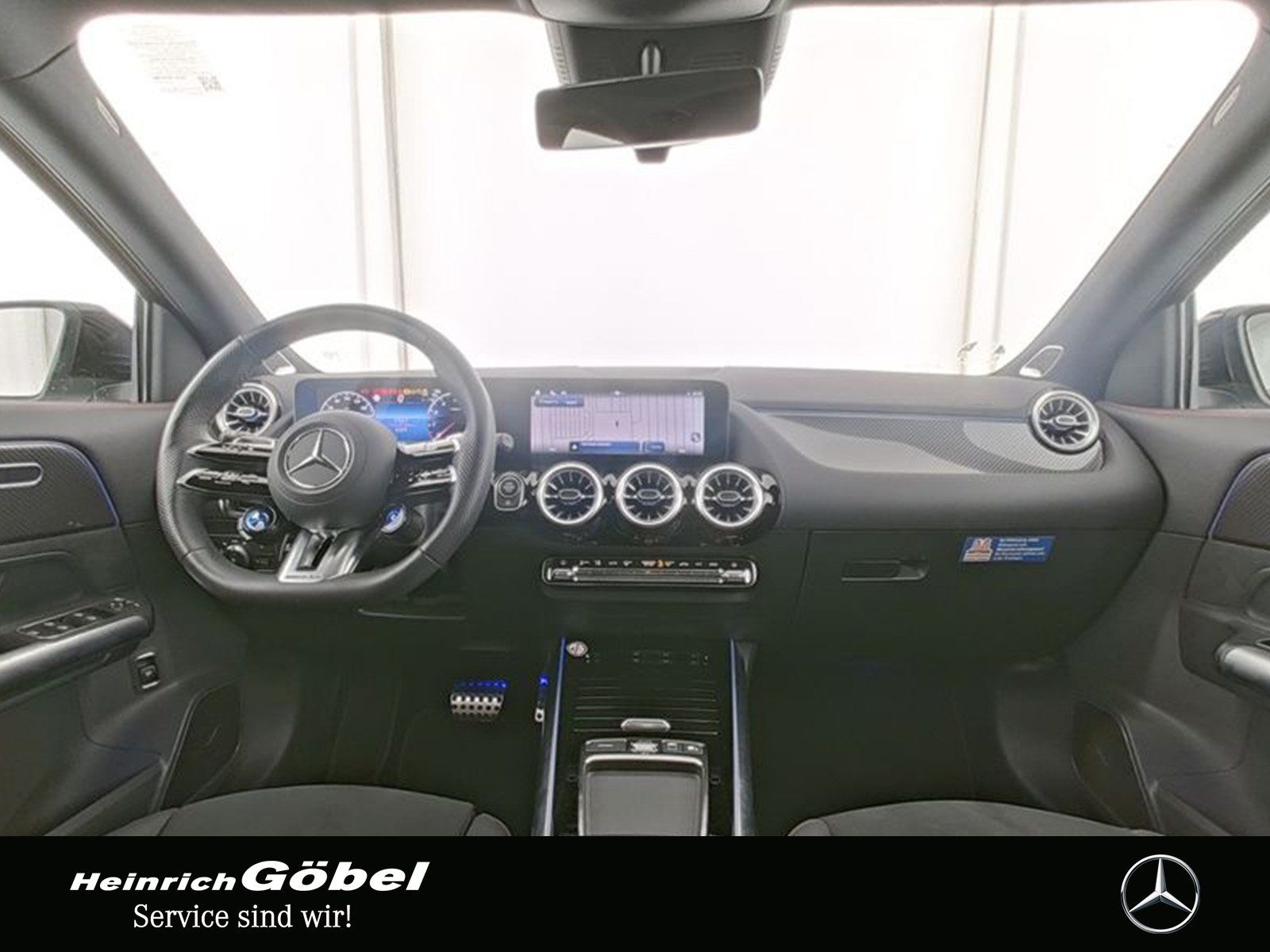 Fahrzeugabbildung Mercedes-Benz GLA 35 4M PANO+360°KAM+BURMESTER+MULTIBEAM+NIGHT