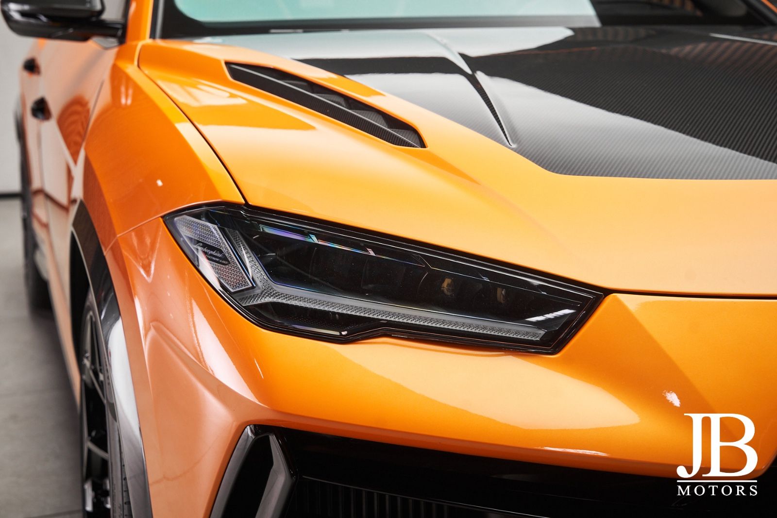 Fahrzeugabbildung Lamborghini Urus Performante Carbon Head-Up Akrapovic