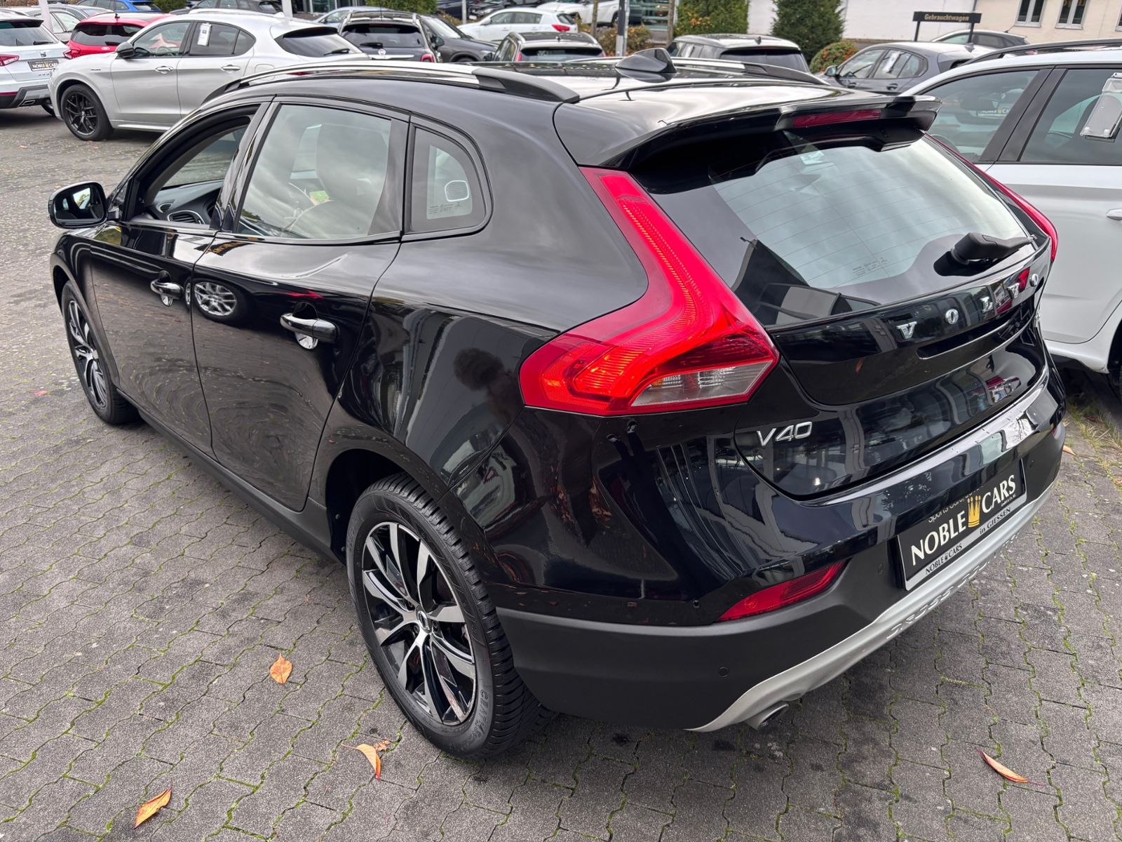 Fahrzeugabbildung Volvo V40 Cross Country Momentum LED NAVI ALU