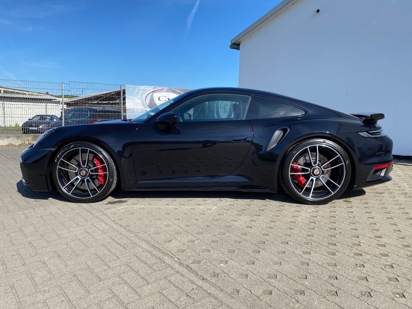Fahrzeugabbildung Porsche 992 Turbo/Lift/Carbon Dach/Aero-Kit/360°Kamera