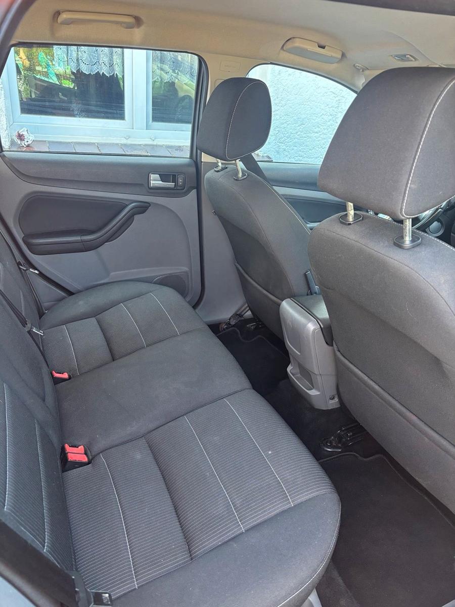Ford Focus 2010 — photo 6