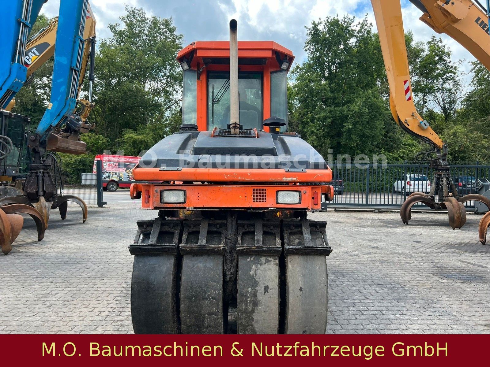 Fahrzeugabbildung Dynapac CC 222 CHF / Kombiwalze / 7.25 t / AC /