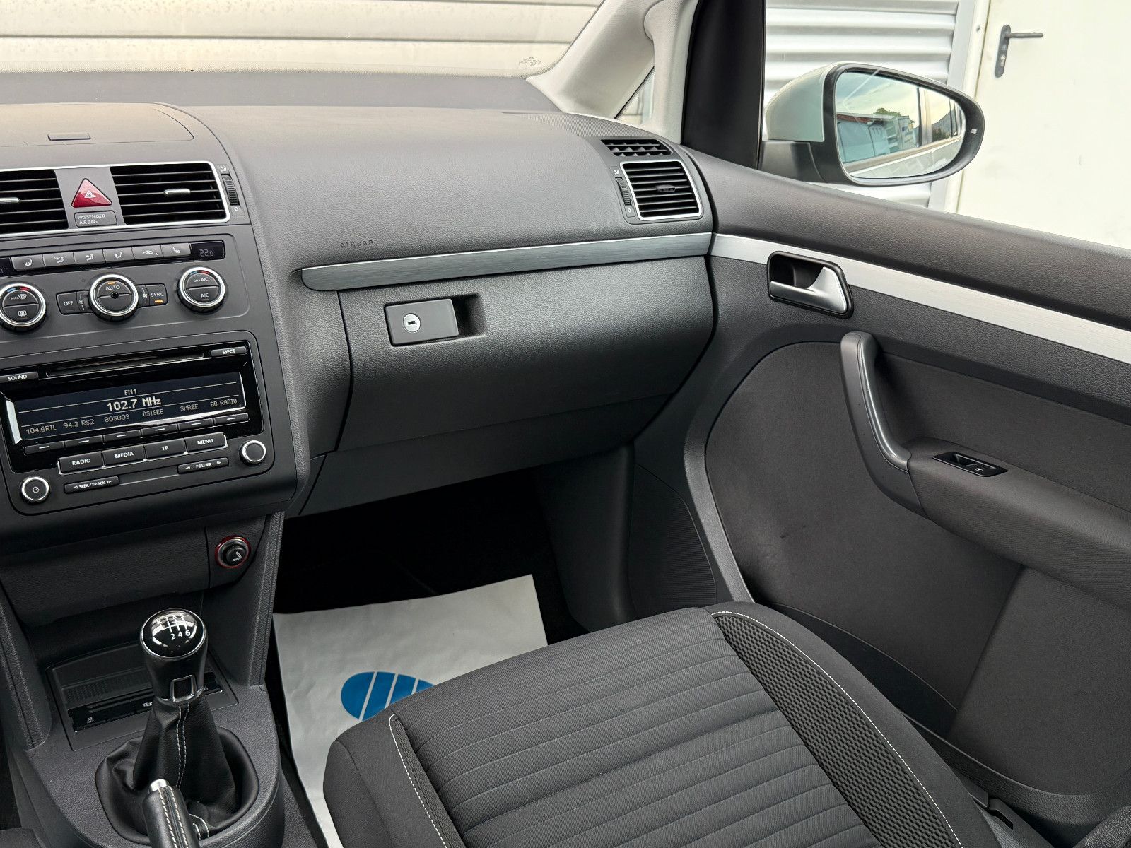 Fahrzeugabbildung Volkswagen Touran Cup 1.2 TSI 7-Sitzer Bi-Xenon GRA SHZ PDC