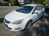 Opel Astra J Sports Tourer Selection - Opel Astra aus 2011: Tourer Sport