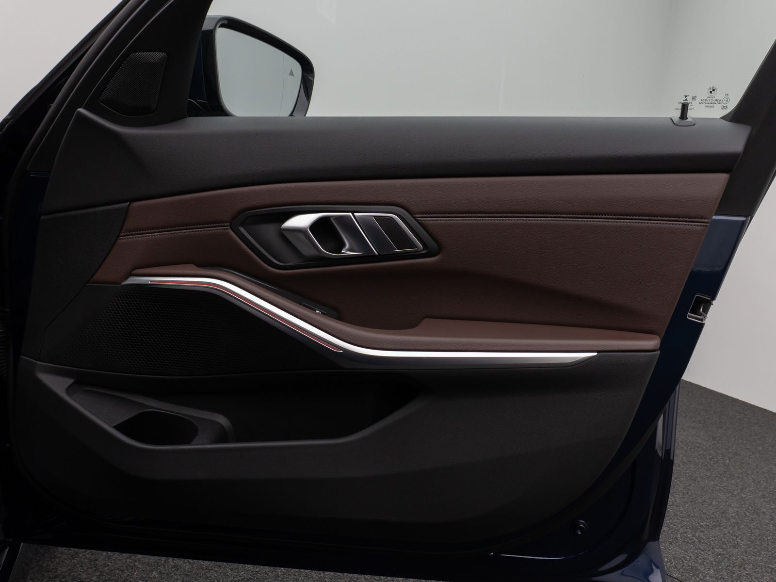 Fahrzeugabbildung BMW 330e Sport Line Panorama HUD DAB HiFi PDC Alarm