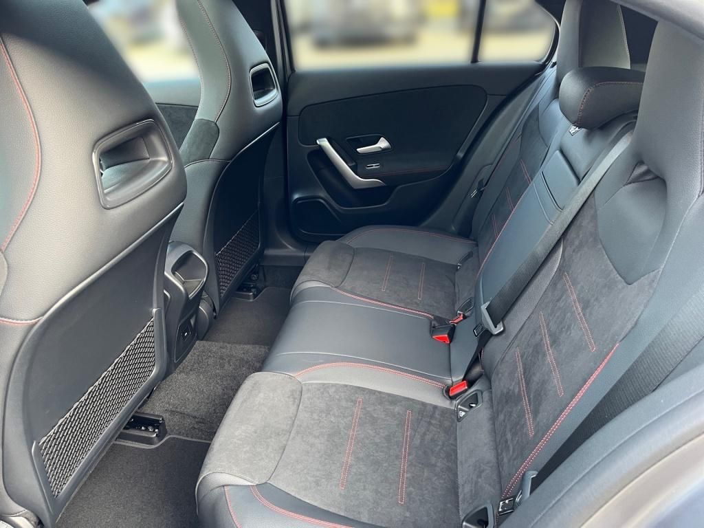 Fahrzeugabbildung Mercedes-Benz A 200 +AMG-ADVANCED+NIGHT+PANORAMA+WINTER-PAKET+