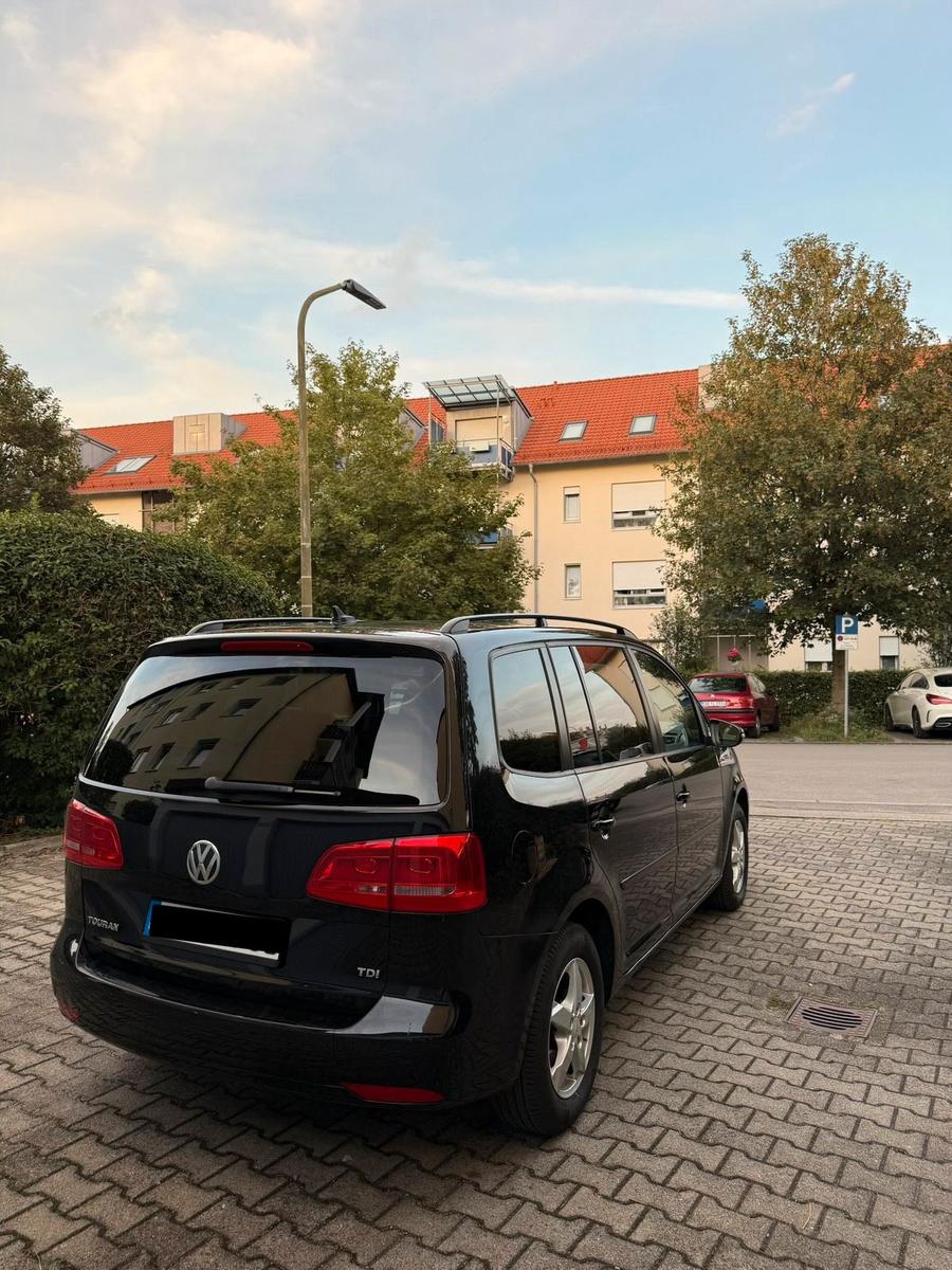 Volkswagen Touran 2011 — engine 105 HP (77kW)