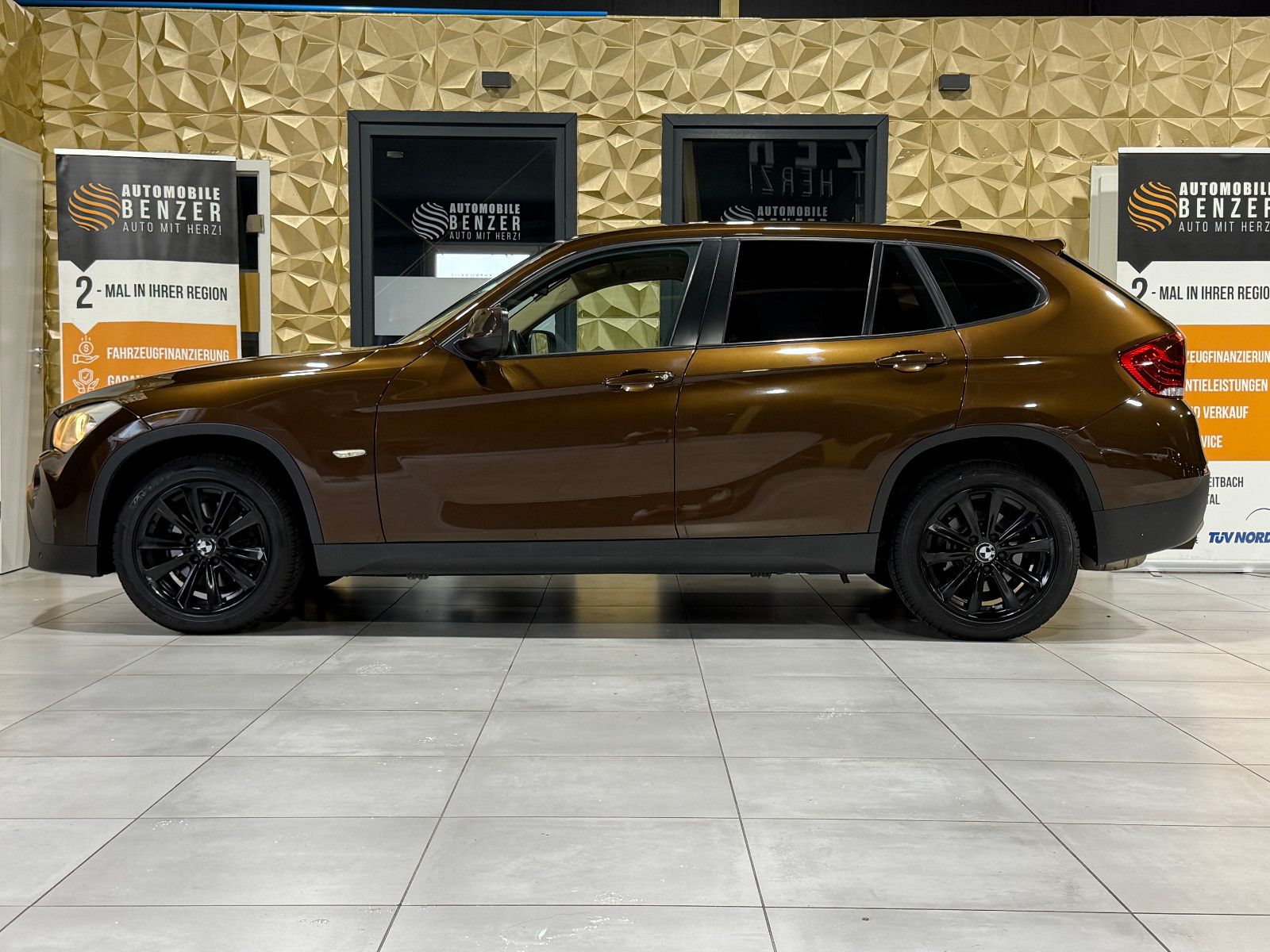 Fahrzeugabbildung BMW X1 20 i sDrive/NAVI/LEDER/XENON/KAMERA