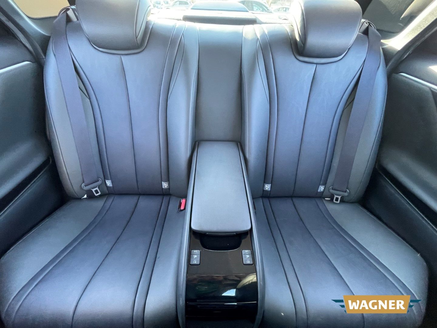 Fahrzeugabbildung Toyota Mirai FuelCell Wasserstoff Automatik Leder