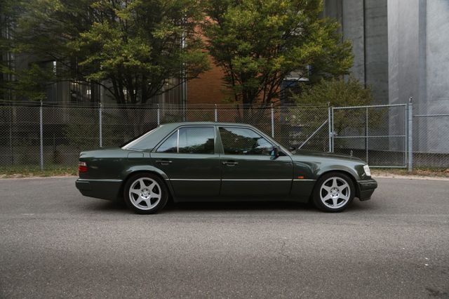 Mercedes-Benz E 500 Limited *Oak Green / MB Classic / one-off*
