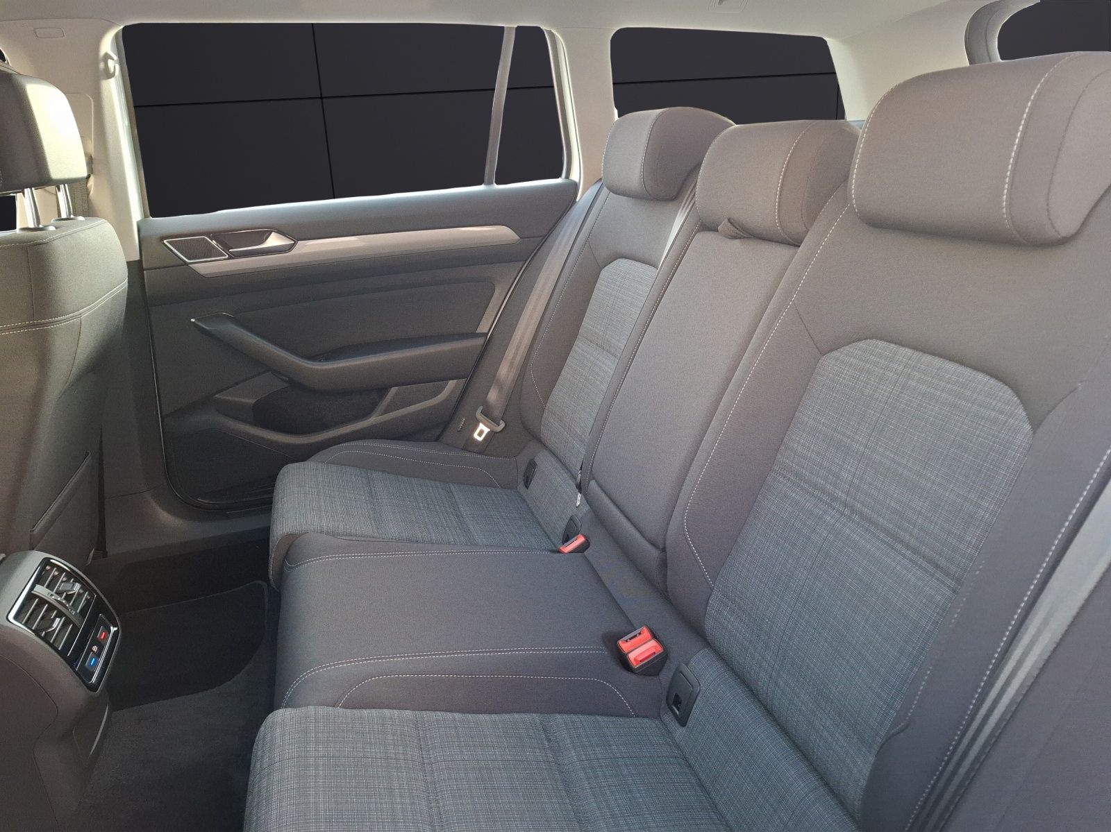 Fahrzeugabbildung Volkswagen Passat Variant TDI Business DSG Standhzg LED Nav