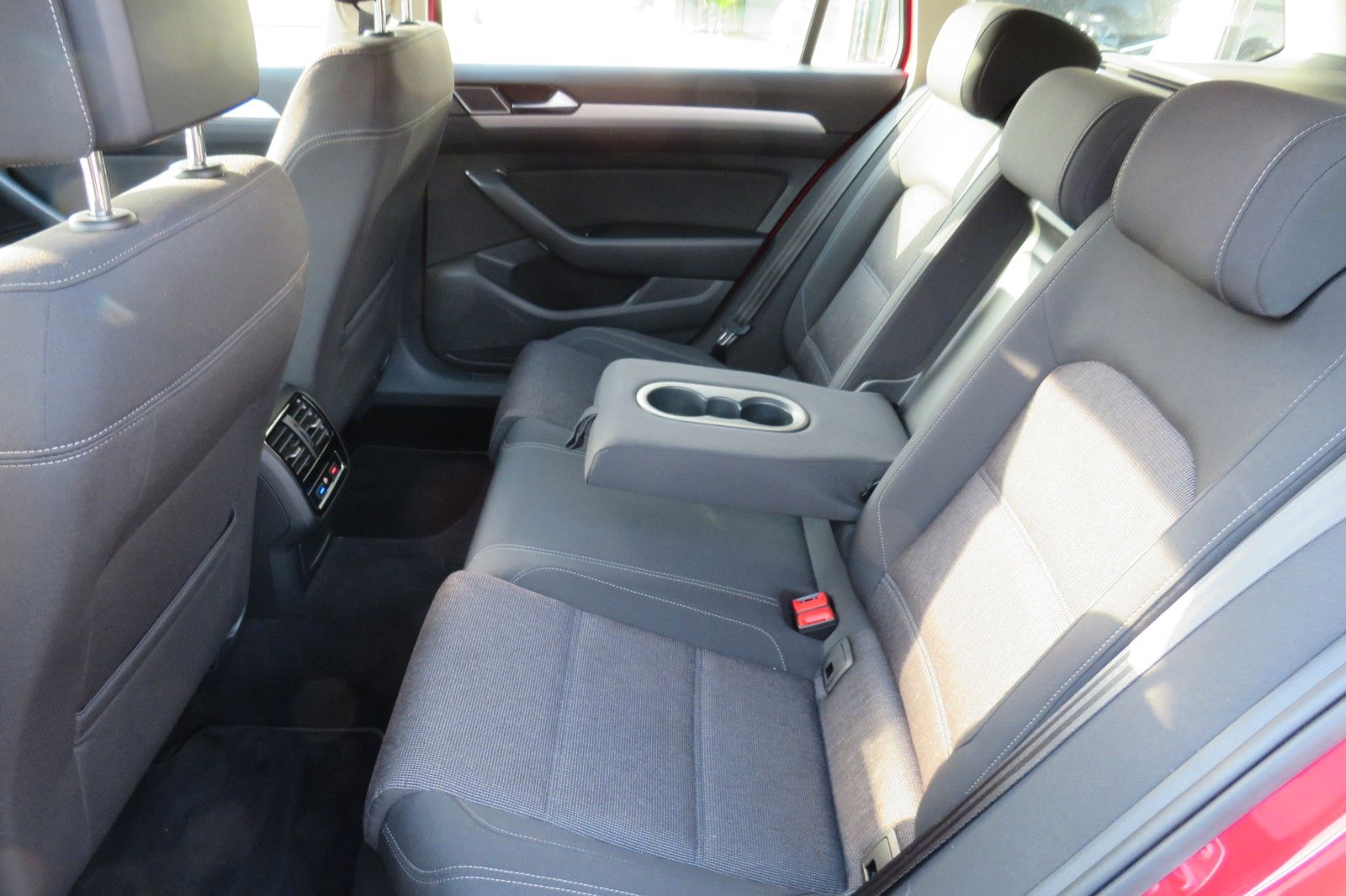 Fahrzeugabbildung Volkswagen Comfortline ACC LED KAMERA AHK NAVI APP-CONNECT