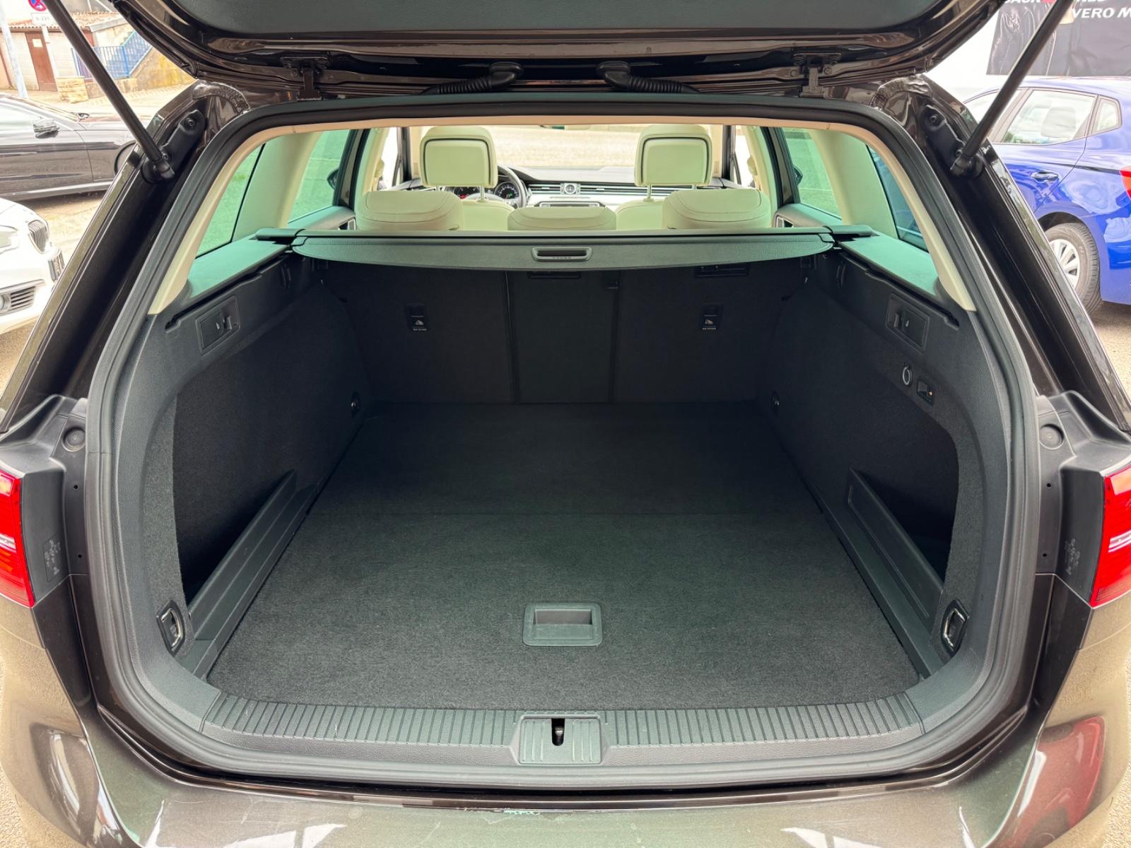Volkswagen Passat 2.0 TDI 4M DSG Highline *PANO*ACC*360°*