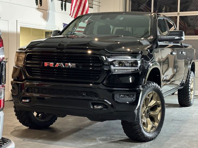 Dodge RAM 1500 Laramie 5,7L 4x4 LPG Pano 22´´ E-Steps