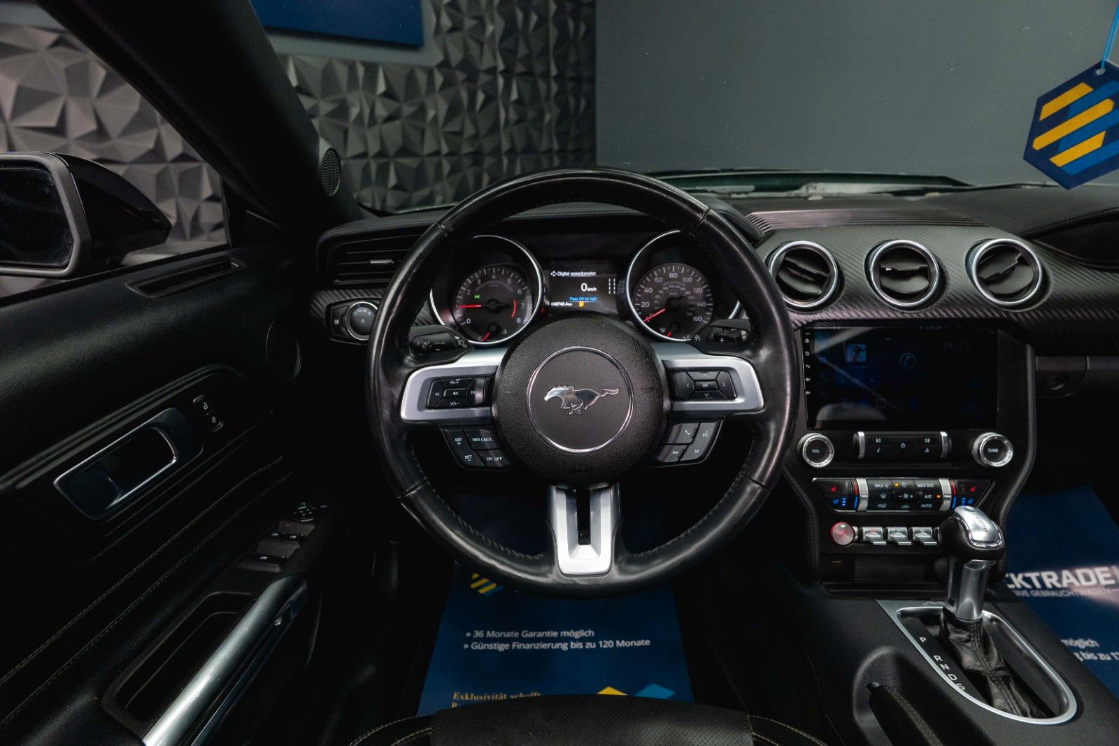 Fahrzeugabbildung Ford Mustang Cabrio DARK HORSE RockTrade Edition 19%