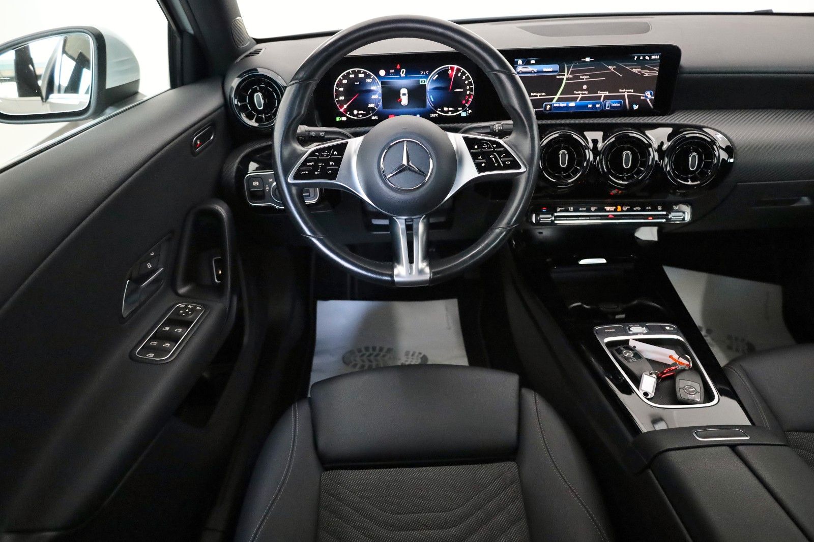 Fahrzeugabbildung Mercedes-Benz A 250 e, T.Leder,Navi,LED,SH,Kamera,FACELIFT !