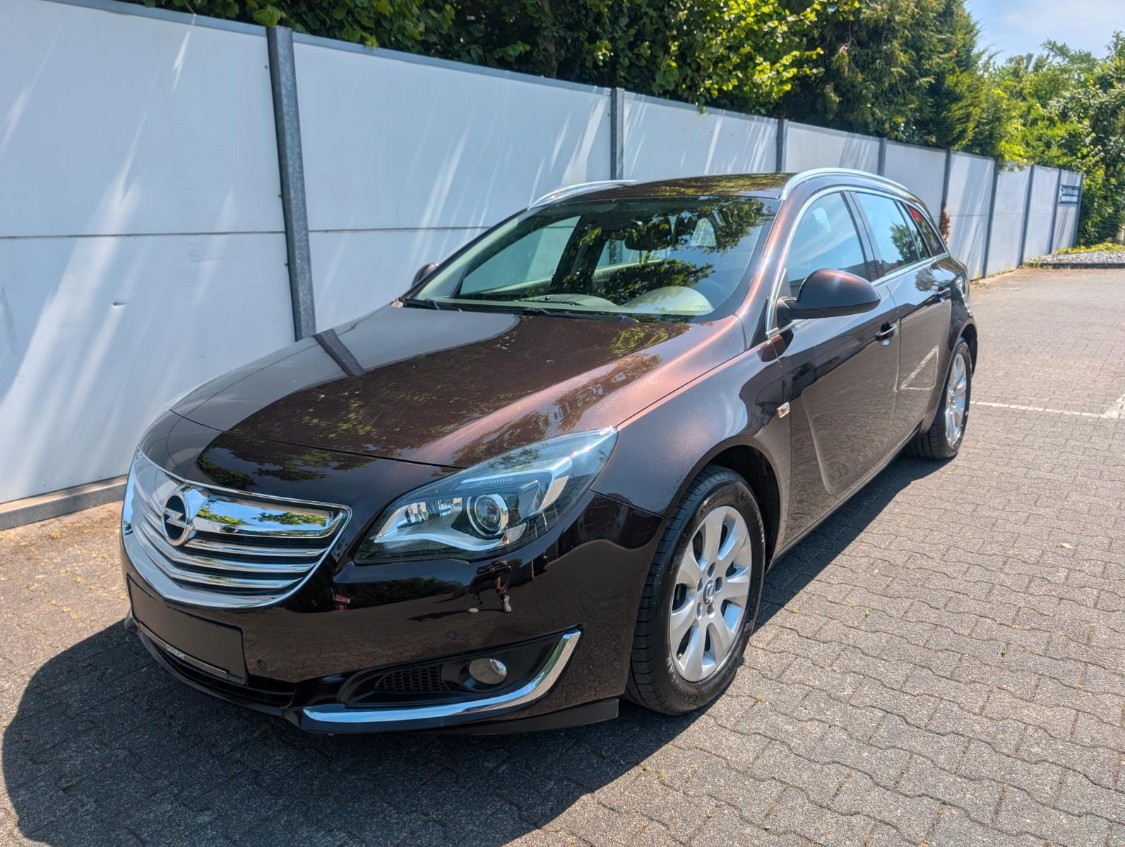 OPEL INSIGNIA SPORTS TOURER 2.0 TURBO 250ch INNOVATION 4X4 BVA Pack sport Attelage Historique présent - 2EME MAIN