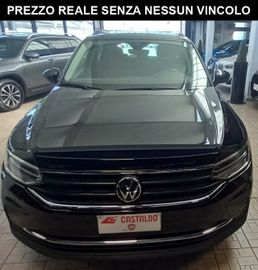 Volkswagen Tiguan - 1