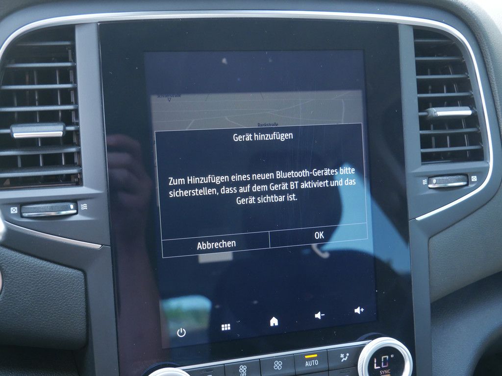 Fahrzeugabbildung Renault Megane Grandtour Intens TCe 140 EDC GPF HUD LED