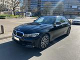 BMW 318d  Sport  Ausstattung Automatik |CarPlay| - BMW 318: Limousine
