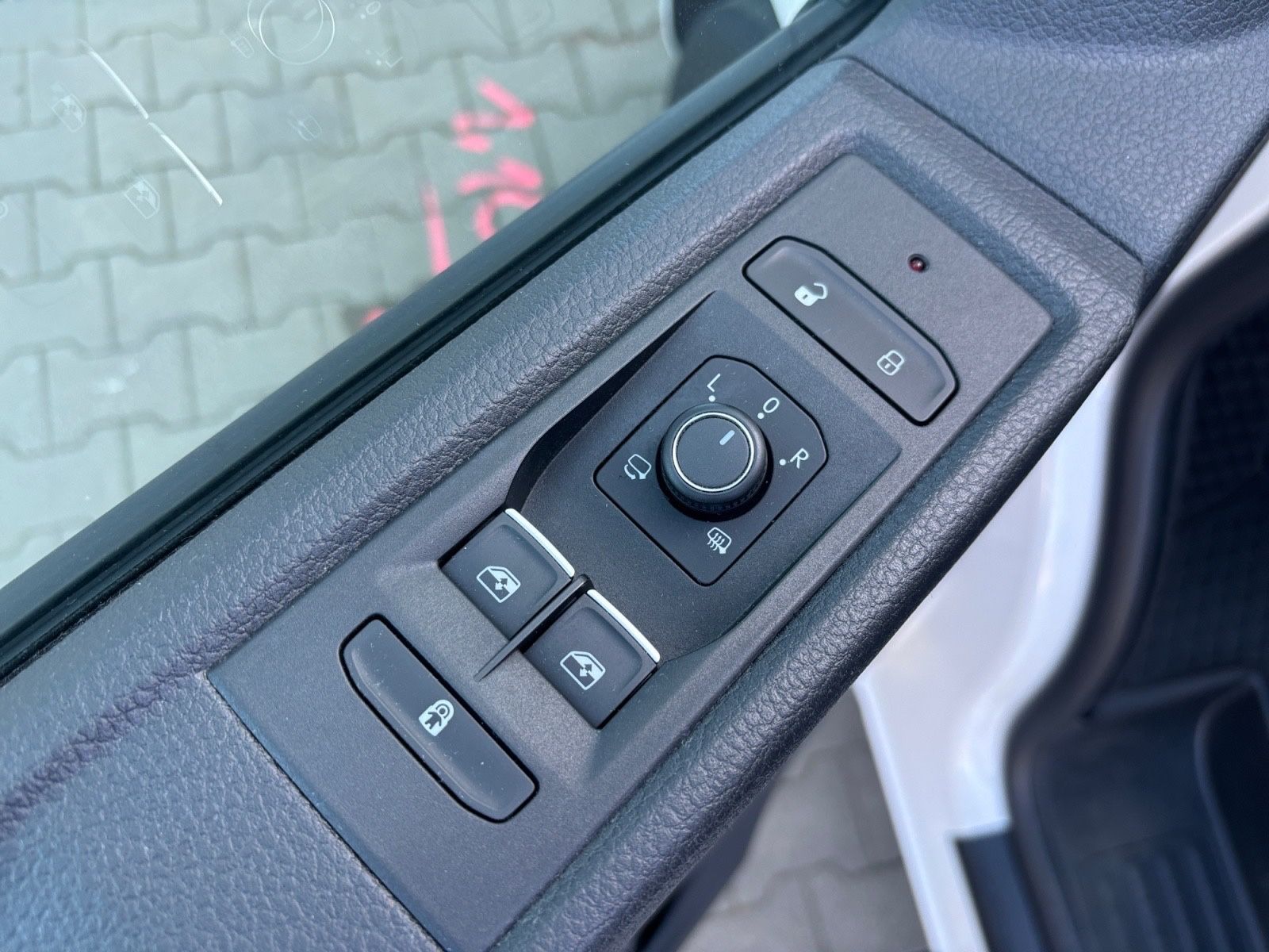 Volkswagen T6.1 Multivan 150 PS Navi Sitzh LED ACC 3xKlima foto 22